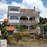 6452a Apartment *