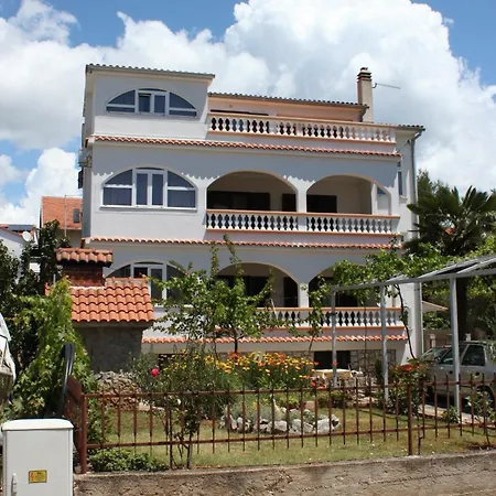 6452a Apartment *