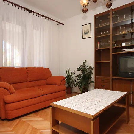 Apartment 6452a