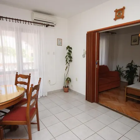 Apartment 6452a