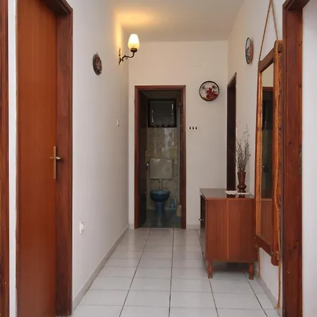 6452a Apartment *